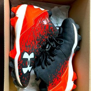 Under Armour Leadoff Mid RM Jr. Baseball Cleats size youth 1.5Y, in original box
